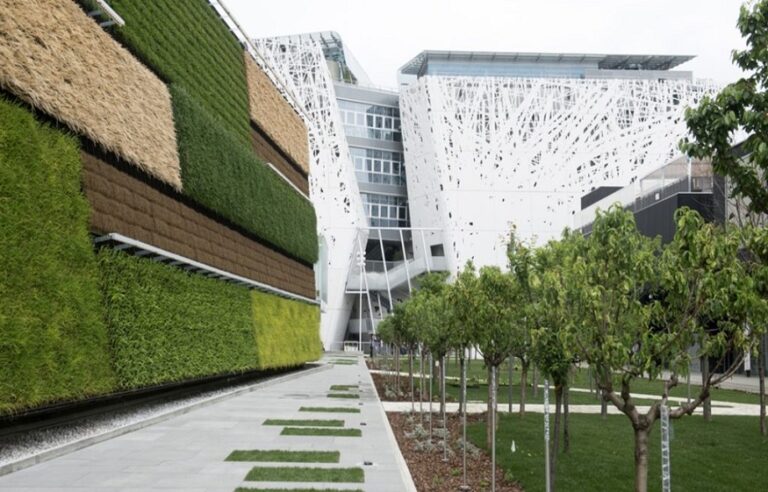 Mark Roemer Oakland Examines the Benefits of Landscaping